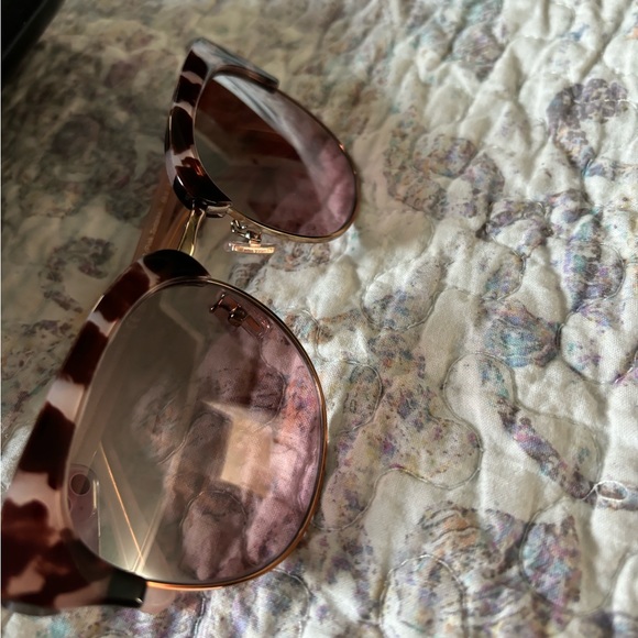 ๐Brand New Coach Cat Eye Sunglasses! ๐ถ๏ธ๐ - Picture 5 of 12